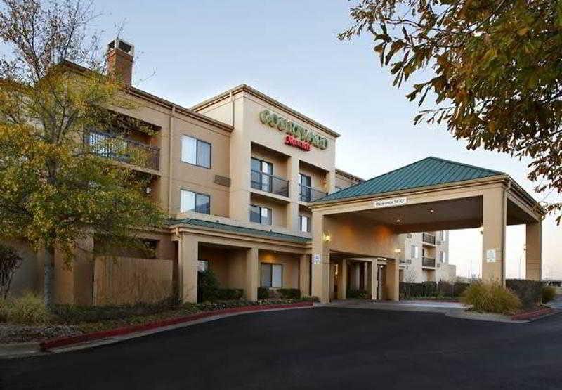 Courtyard By Marriott Tulsa Central Exterior photo