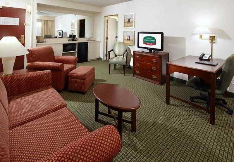 Courtyard By Marriott Tulsa Central Exterior photo