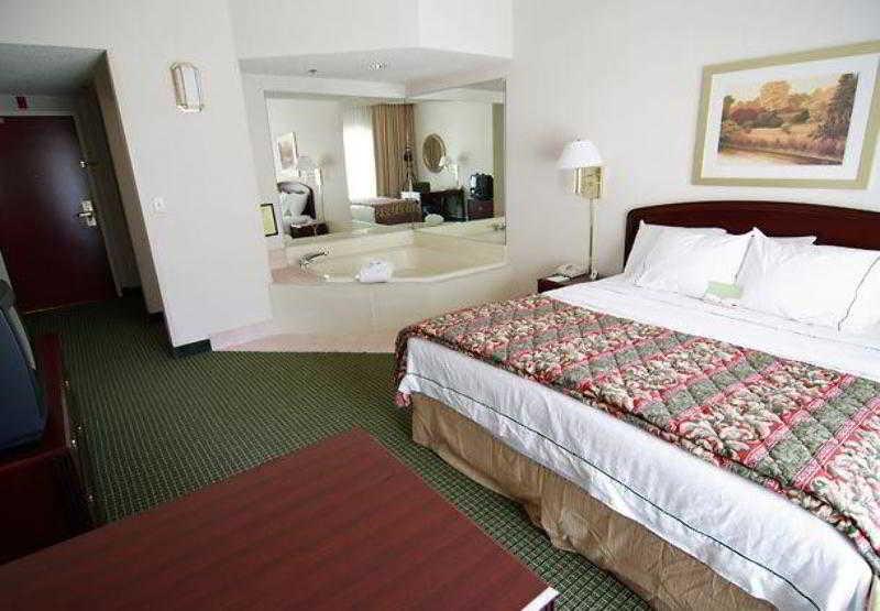 Courtyard By Marriott Tulsa Central Exterior photo