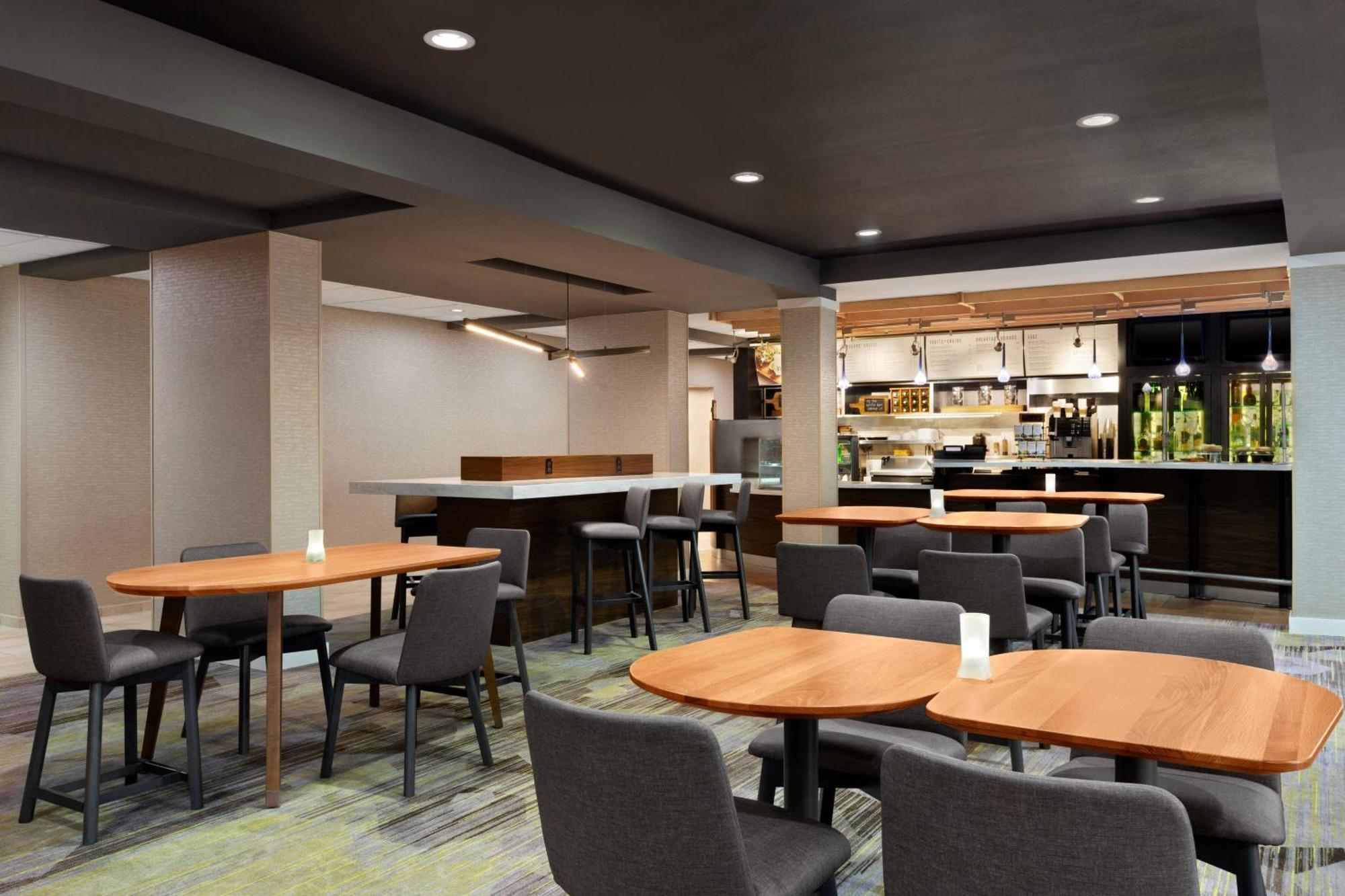 Courtyard By Marriott Tulsa Central Exterior photo